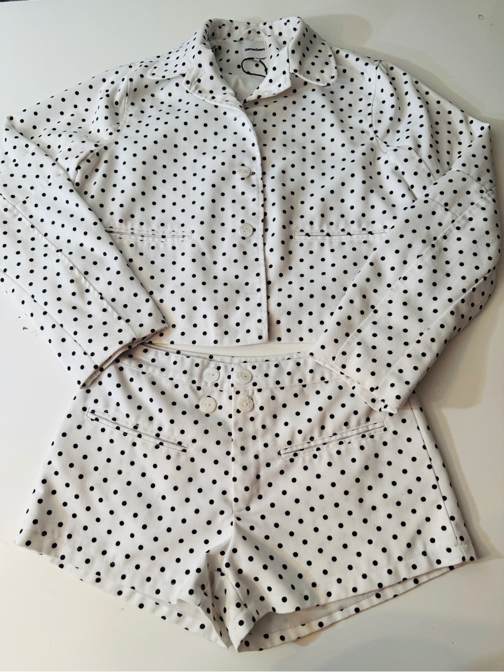 SISTERSANDSEEKERS 2 PIECE SET LIKE NEW!